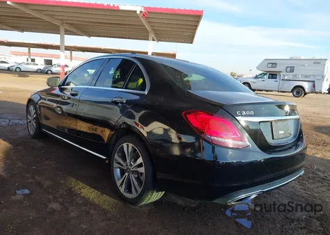 2020 Mercedes-Benz C 300 z USA, uszkodzony, nr VIN W1KWF8DB7LR570022